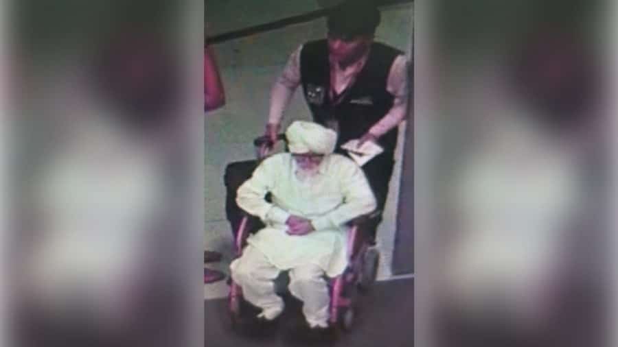 Disfrazado al llegar al Aeropuerto