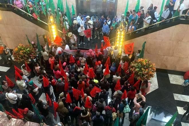Manifestantes por Zapata