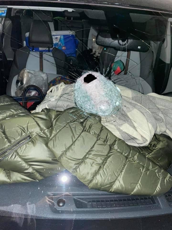 ALERTAN POR PERSONA QUE TIRA PIEDRAS A VIAJEROS EN AUTOPISTA