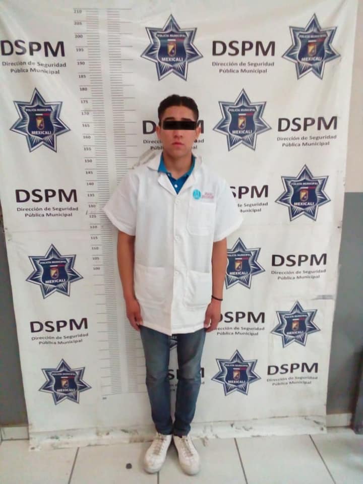 DETIENEN A EMPLEADO DE FARMACIA POR AUTORROBO