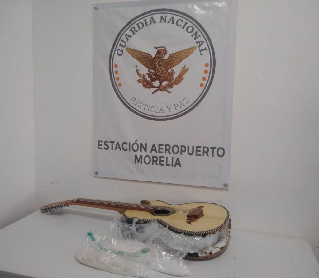 DETECTAN GUITARRA CARGADA DE DROGA