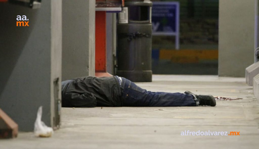 ATAQUE ARMADO AFUERA DE OXXO DEJA SIN VIDA A UNO