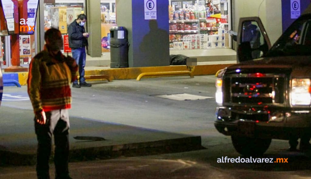 ATAQUE ARMADO AFUERA DE OXXO DEJA SIN VIDA A UNO