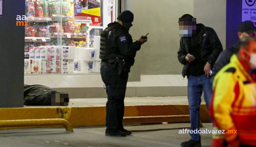ATAQUE ARMADO AFUERA DE OXXO DEJA SIN VIDA A UNO