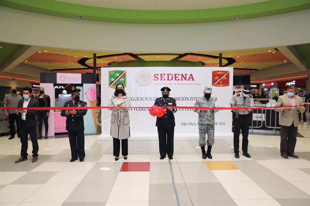 KARLA RUIZ INAUGURA EXPOSICIóN DE LA FUERZA AéREA MEXICANA