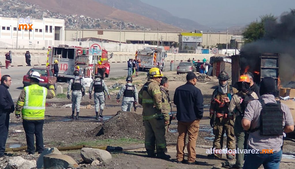 FUERTE INCENDIO DE RECICLADORA PROVOCA EVACUACIóN DE FAMILIAS FUERTE INCENDIO DE RECICLADORA PROVOCA EVACUACIóN DE FAMILIAS