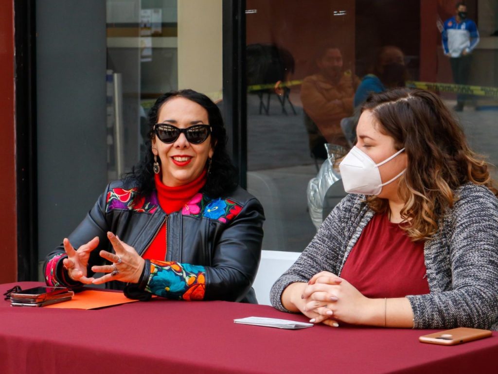 ARACELI BROWN ENTREGA APOYOS PARA MADRES SOLTERAS