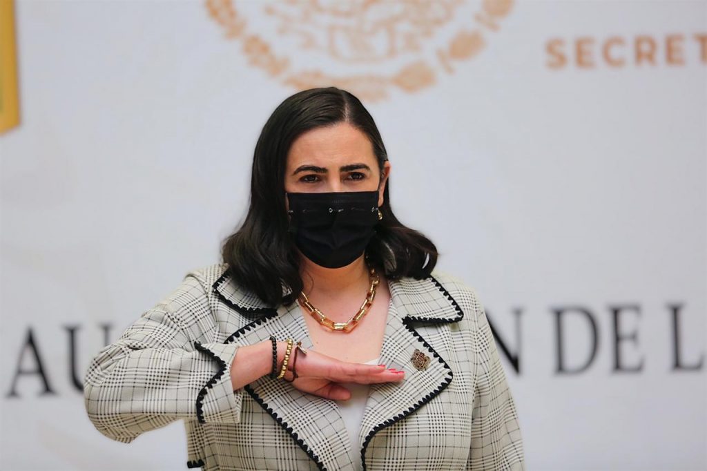 KARLA RUIZ INAUGURA EXPOSICIóN DE LA FUERZA AéREA MEXICANA