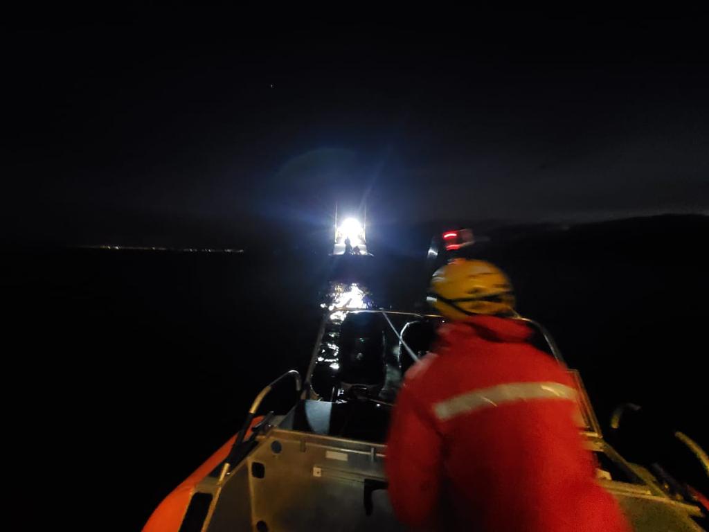 RESCATAN A CUATRO PERSONAS A BORDO DE EMBARCACIóN A LA DERIVA