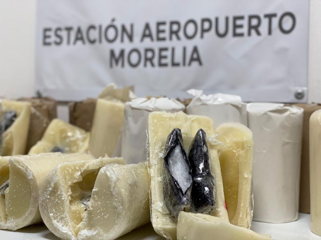 LE 'CLAVAN' DROGA A LOS CIRIOS PASCUALES