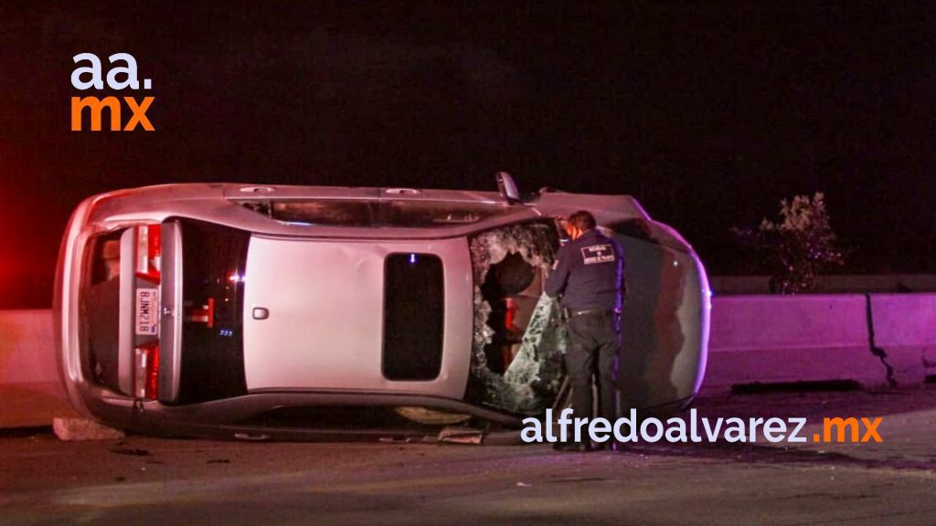 VUELCA EN LA VíA RáPIDA Y ABANDONA EL AUTO