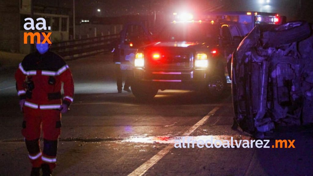 VUELCA EN LA VíA RáPIDA Y ABANDONA EL AUTO