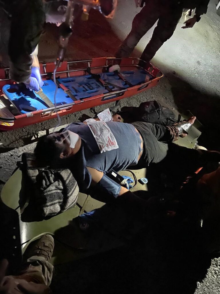 TRAFICANTES ABANDONAN A MIGRANTE GRAVEMENTE HERIDO