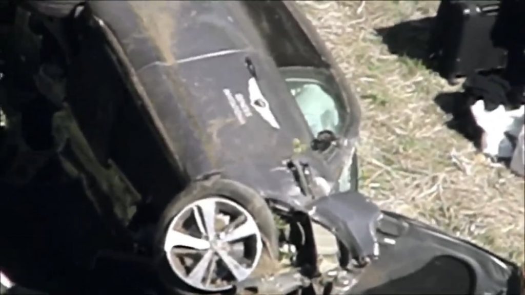 TIGER WOODS SUFRE APARATOSO ACCIDENTE