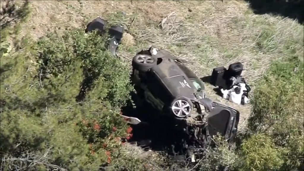 TIGER WOODS SUFRE APARATOSO ACCIDENTE