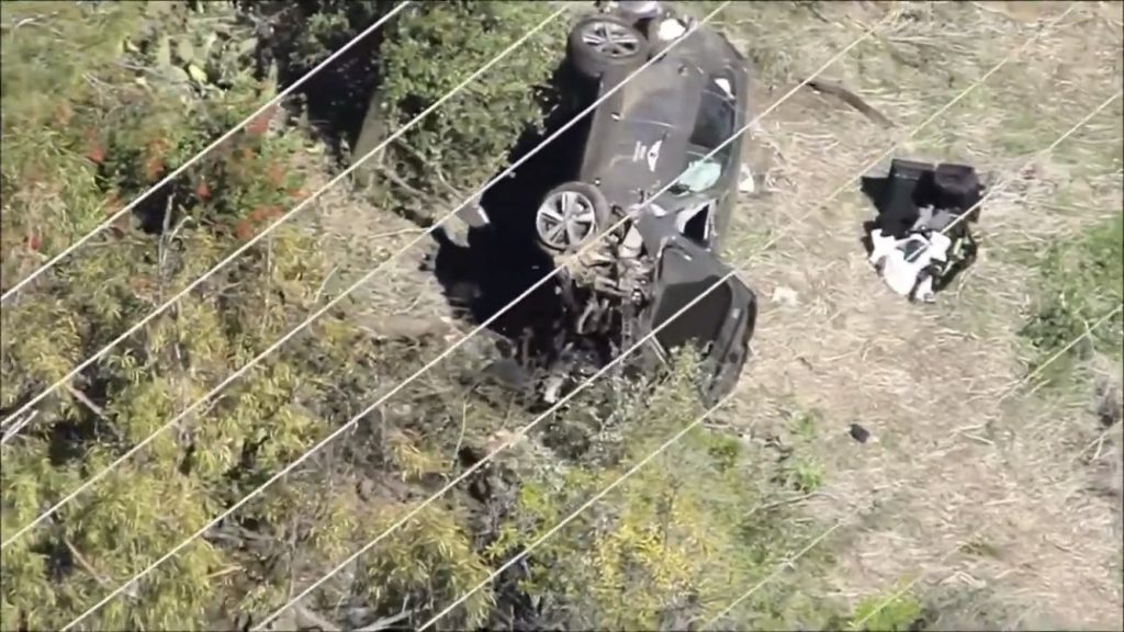TIGER WOODS SUFRE APARATOSO ACCIDENTE