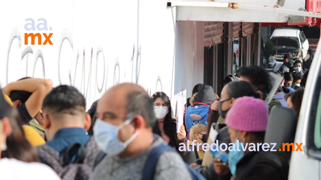 TIJUANENSES ABARROTAN OFICINAS DEL INE PARA TRAMITAR CREDENCIAL