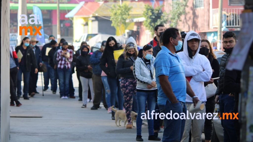 TIJUANENSES ABARROTAN OFICINAS DEL INE PARA TRAMITAR CREDENCIAL