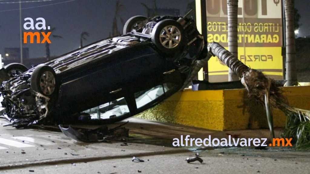 CIRCULABA A EXCESO DE VELOCIDAD, LE TRUENA LLANTA Y MATA A UNA PERSONA