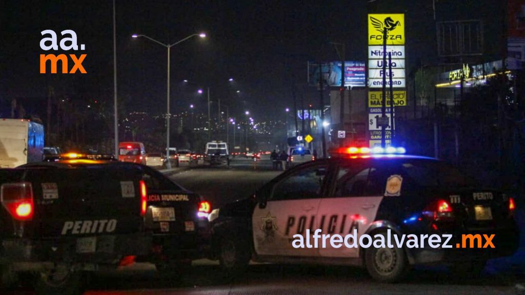 CIRCULABA A EXCESO DE VELOCIDAD, LE TRUENA LLANTA Y MATA A UNA PERSONA