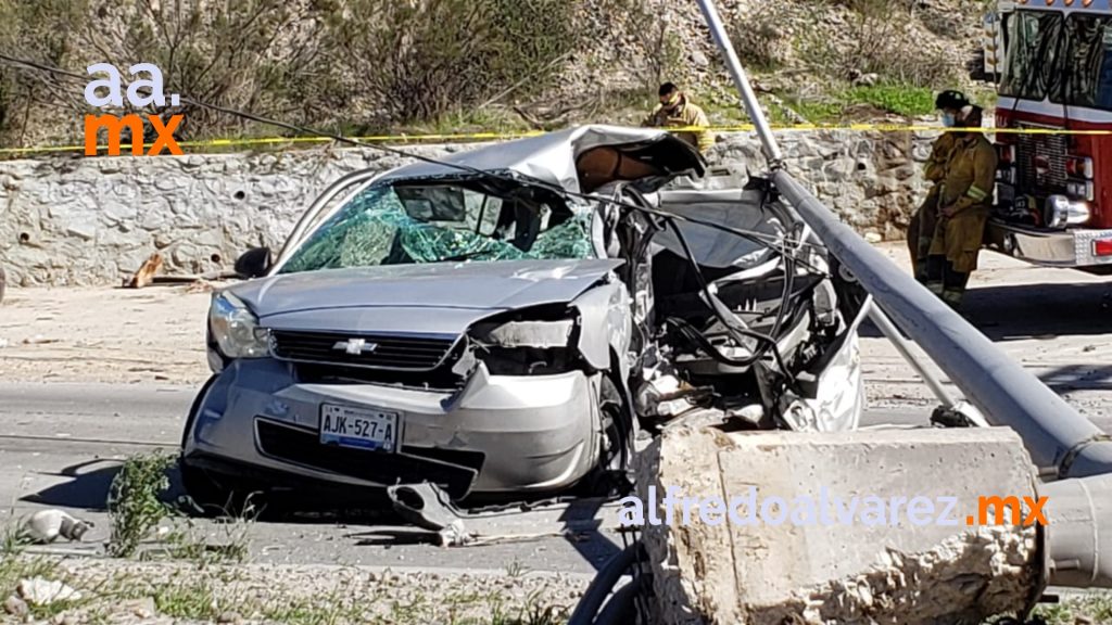 CONDUCTOR MUERE PRENSADO AL IMPACTAR CUATRO AUTOS