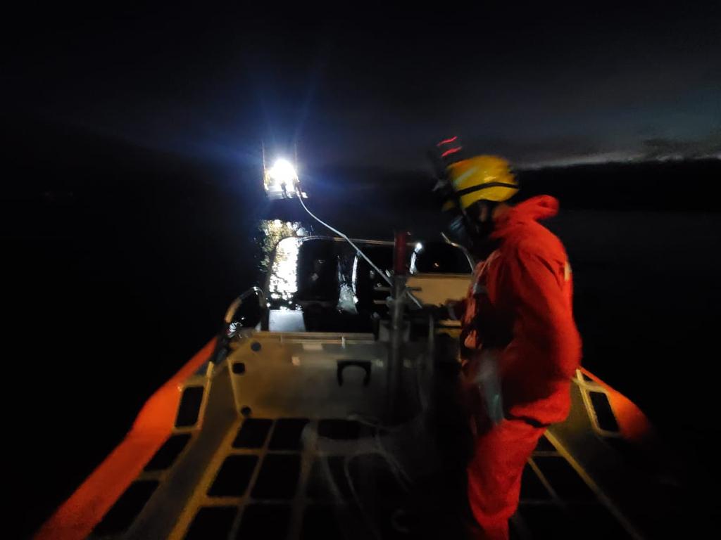 RESCATAN A CUATRO PERSONAS A BORDO DE EMBARCACIóN A LA DERIVA