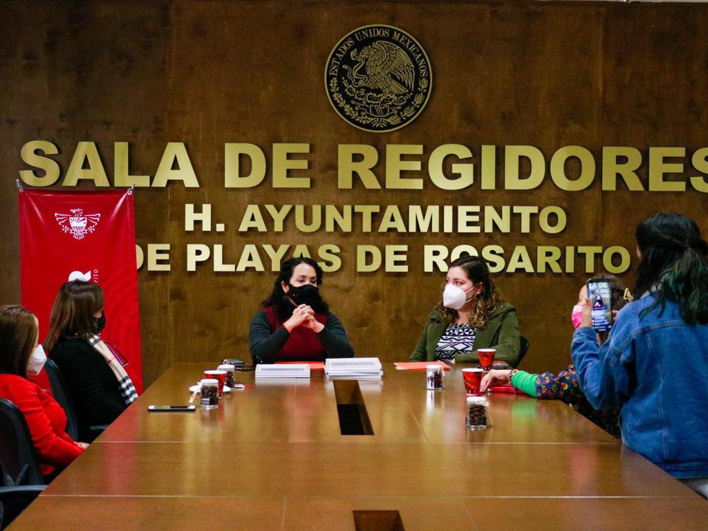ARACELI BROWN ENTREGA 'RECONOCIMIENTO A MUJERES QUE INSPIRAN'