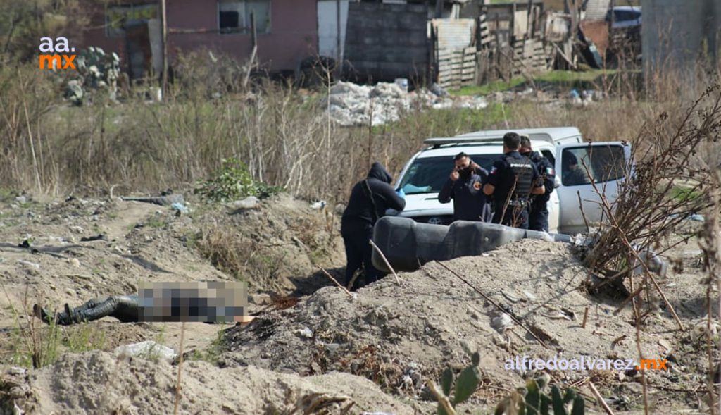 HALLAN CADáVER DE MUJER EN AGUAS NEGRAS