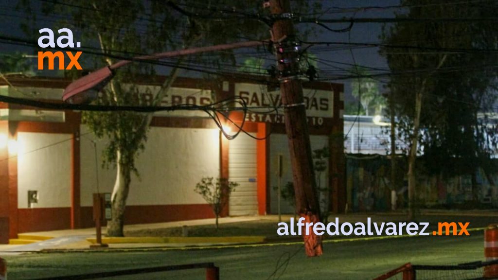 TRAS CHOQUE DESCUBREN A CONDUCTOR APUñALADO