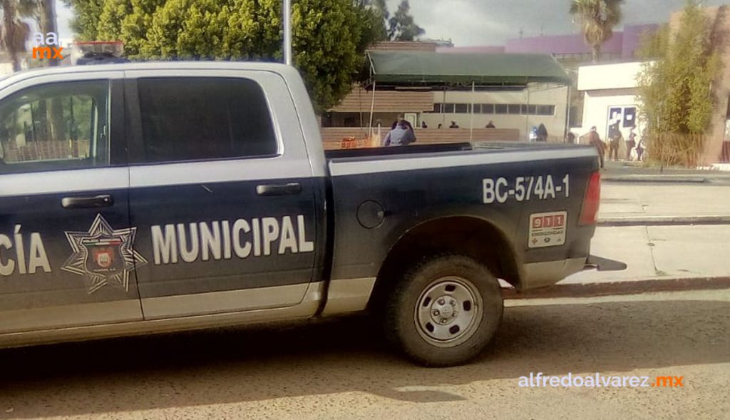 POLICíAS IRRUMPEN CASA DE ADULTO MAYOR; LO GOLPEAN Y LE ROBAN