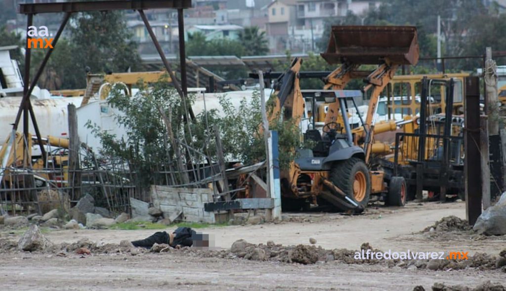 LO MATAN EN LA COCHERA DE SU CASA; A OTRO AFUERA DE PREDIO CON MAQUINARIA