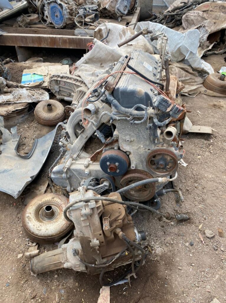 DETECTAN AUTOS ROBADOS EN DESMANTELADORA