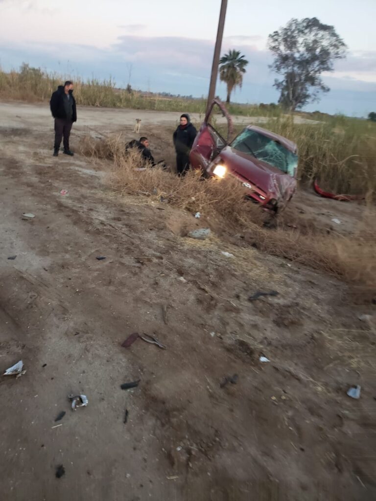 JOVENCITO CHOCA CONTRA AUTO DE ABUELITO; DEJA LESIONADOS
