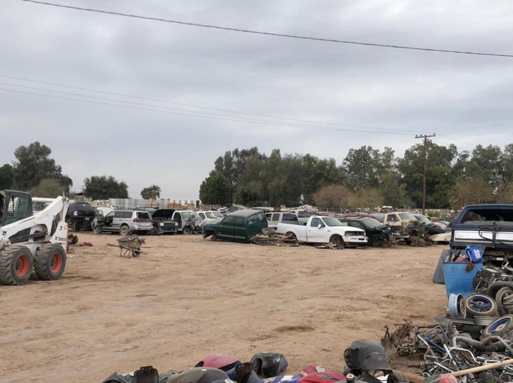 HALLAN DECENAS DE AUTOS ROBADOS EN YONKE