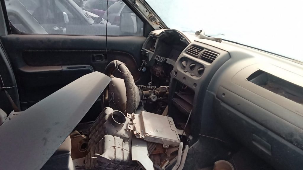 DETECTAN AUTOS ROBADOS EN DESMANTELADORA