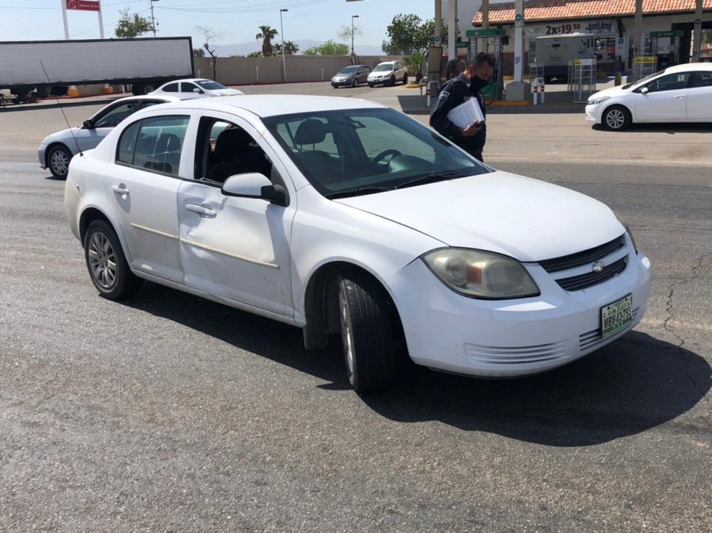 HOMBRE FUE EMBESTIDO AL INTENTAR CRUZAR CARRETERA