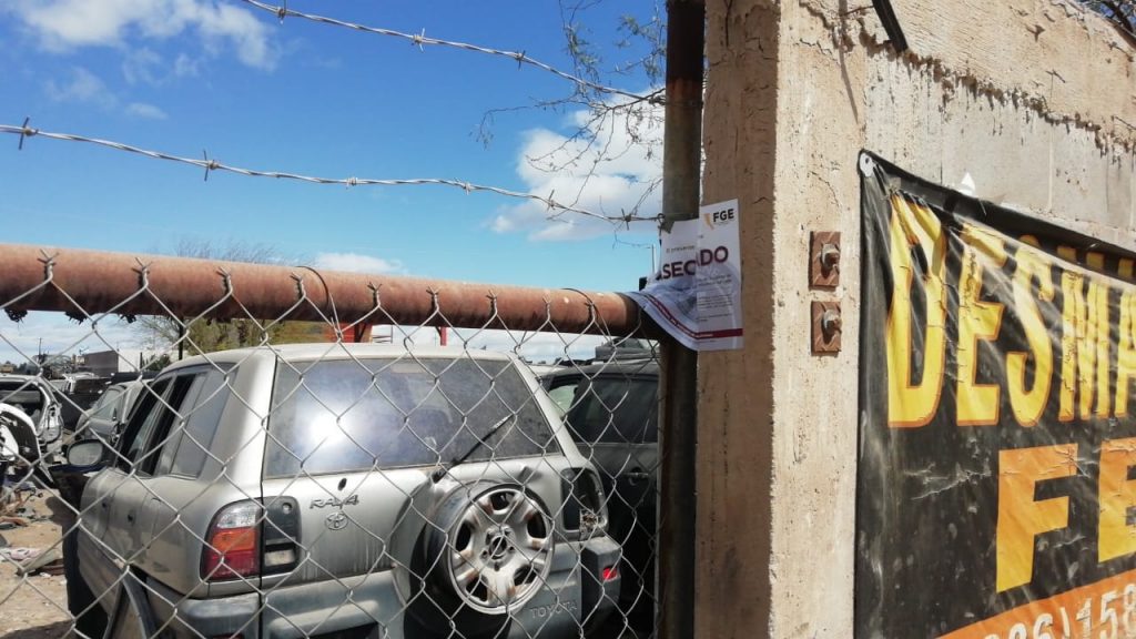 DETECTAN AUTOS ROBADOS EN DESMANTELADORA