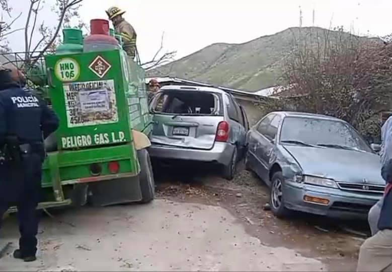 CAMIóN DE GAS SE IMPACTA CONTRA VIVIENDA