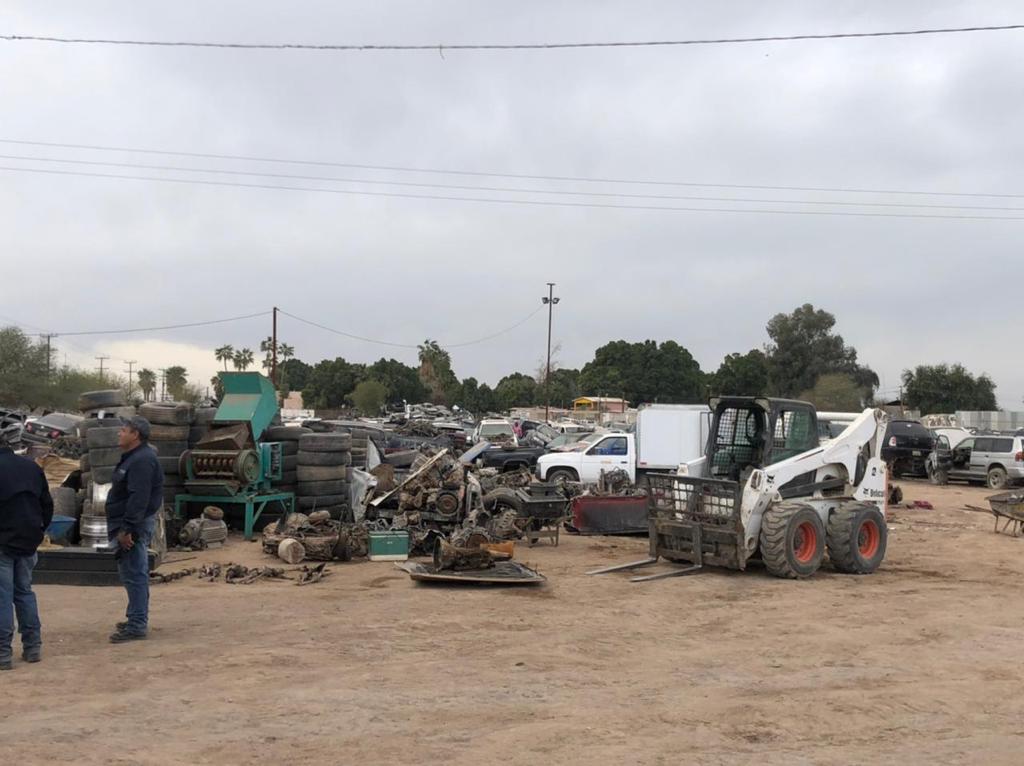 HALLAN DECENAS DE AUTOS ROBADOS EN YONKE
