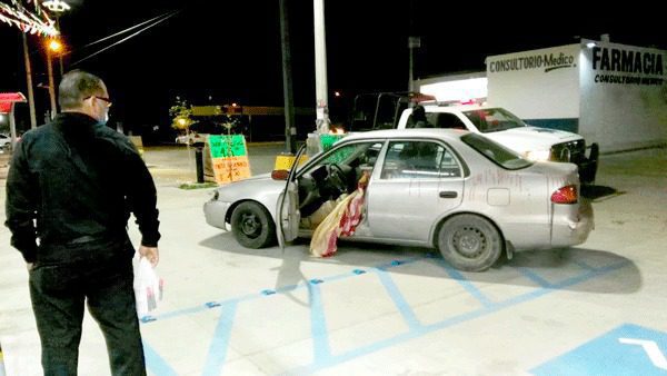 BALEAN A VELADOR A BORDO DE SU AUTO