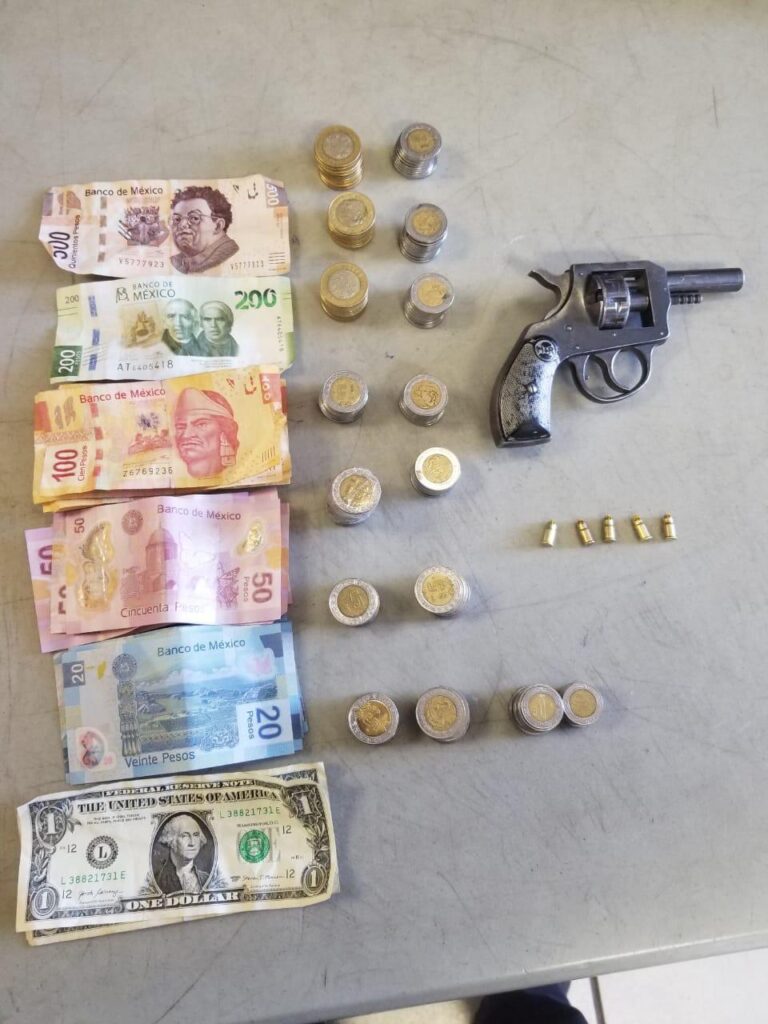 DETIENEN A DOS ROBA OXXOS