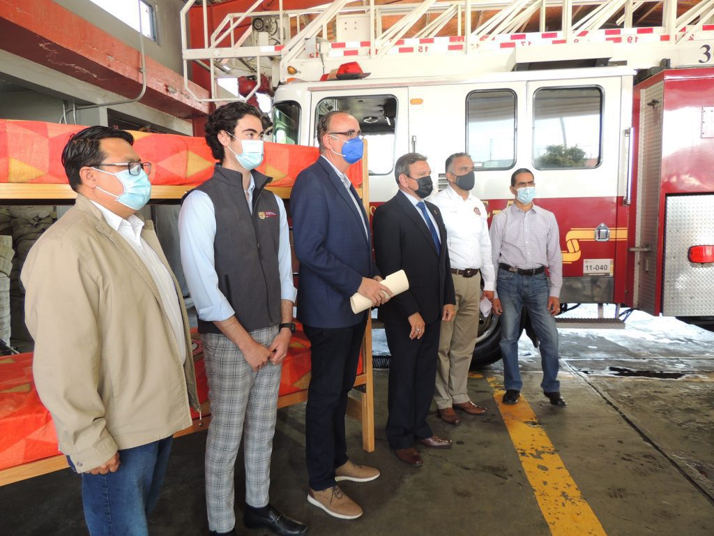COMERCIANTES DONAN CAMAS NUEVAS A BOMBEROS DE TIJUANA
