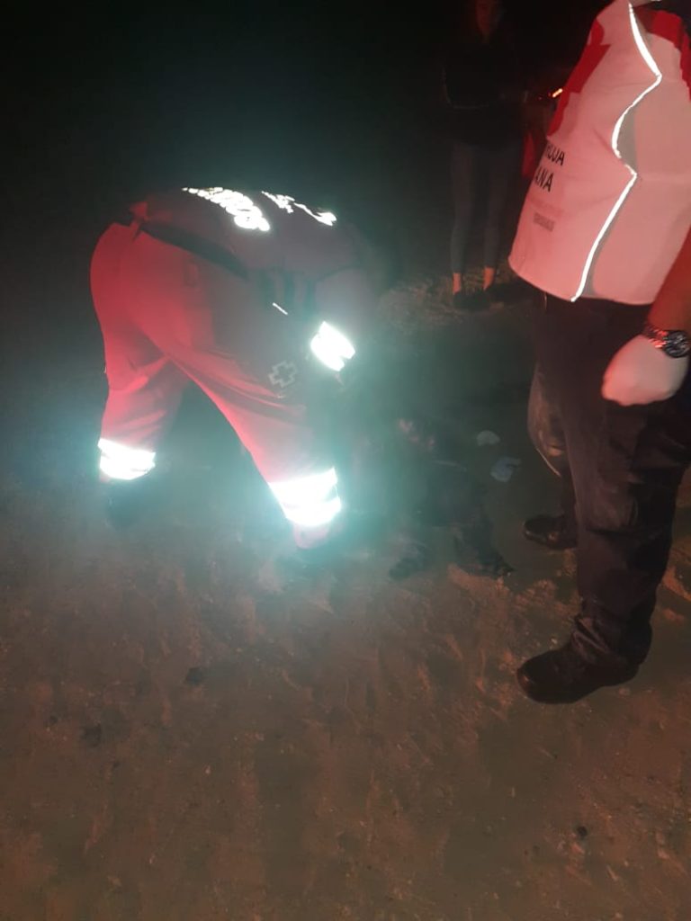 VUELCA SU AUTO Y SE FUGA; DEJA DOS LESIONADAS