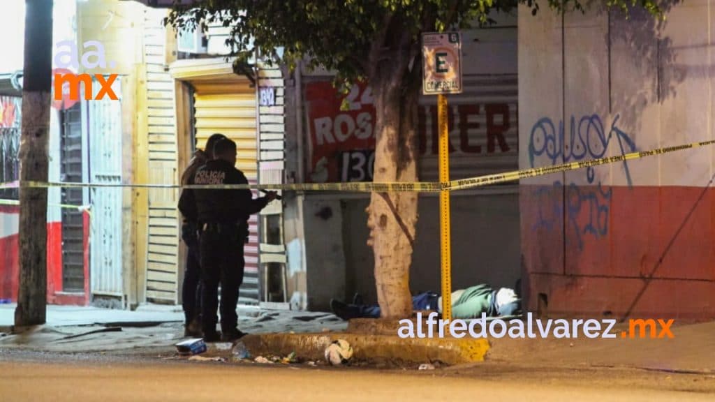 ACRIBILLAN A DOS HOMBRES; UNO MUERE AL INSTANTE