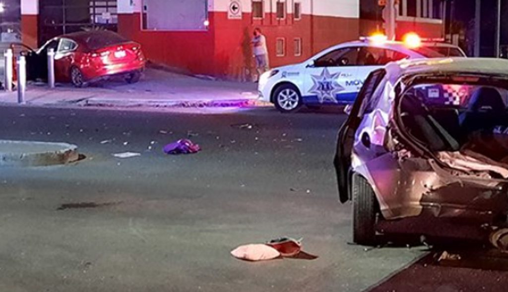 EBRIO CHOCA CONTRA AUTO Y MUEREN DOS HERMANITAS