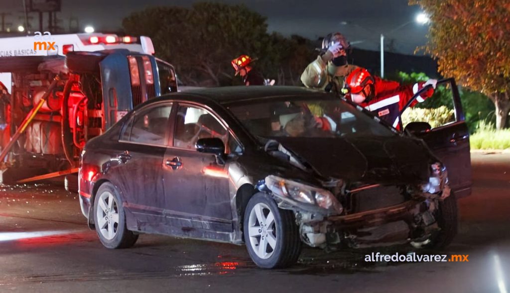 MUJER CHOCA CONTRA TAXI Y MUERE PASAJERO