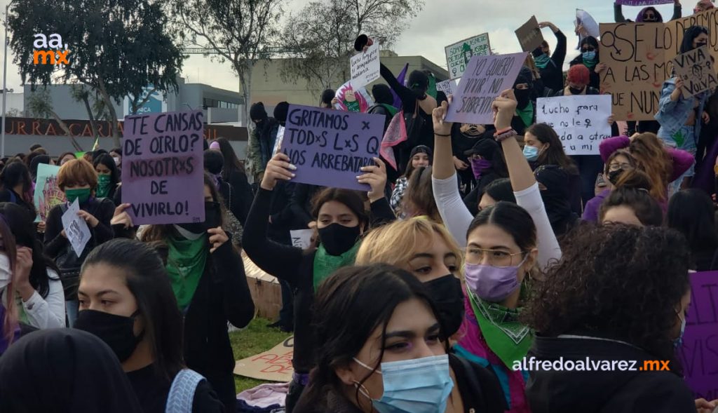 MUJERES SE MANIFIESTAN EN SU DíA; EXIGEN ALTO A FEMINICIDIOS Y JUSTICIA