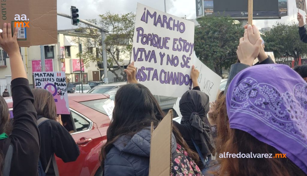 MUJERES SE MANIFIESTAN EN SU DíA; EXIGEN ALTO A FEMINICIDIOS Y JUSTICIA