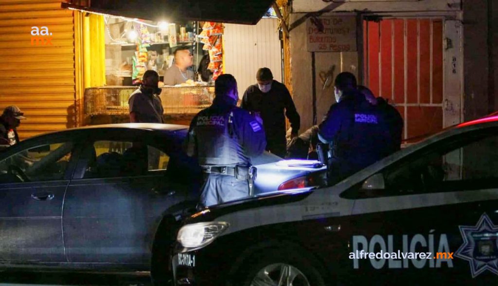 MUERE JOVEN MUJER EN BANQUETA MUERE JOVEN MUJER EN BANQUETA