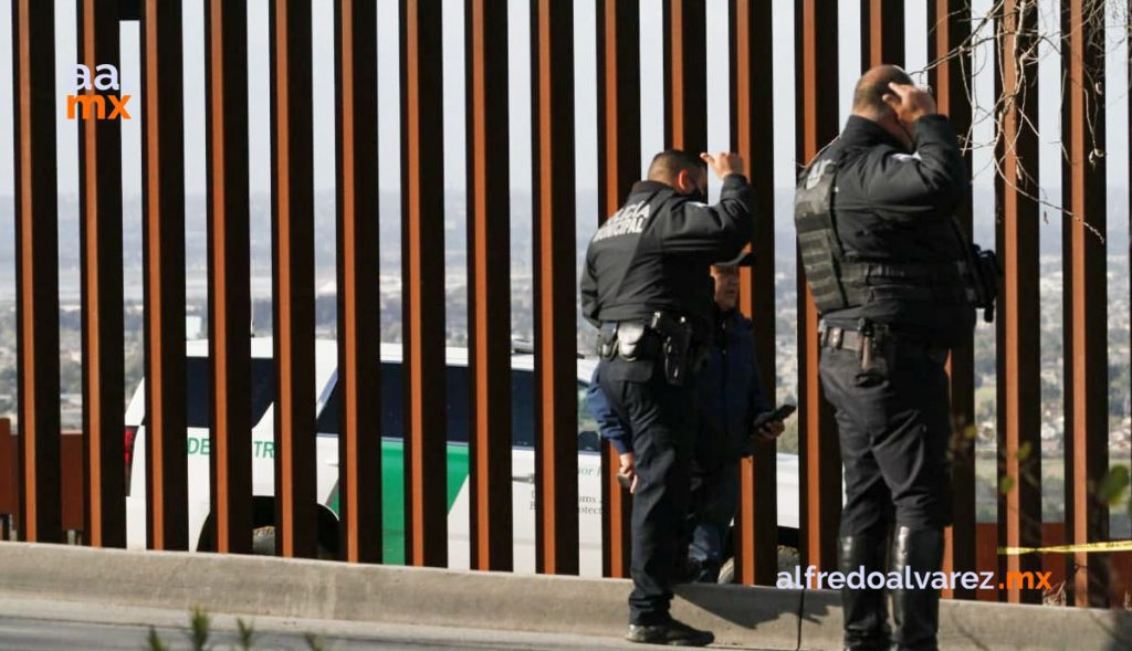 LO ASESINAN EN LA MALLA DIVISORIA DE EU Y MéXICO